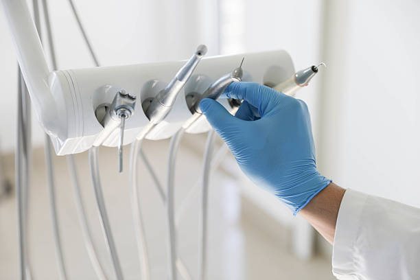 Professional Tooth Extraction technician working in Bayside Gardens, OR